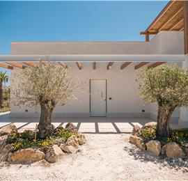 2 bedroom villa with infinity pool, near Alcamo, sleeps 4-5